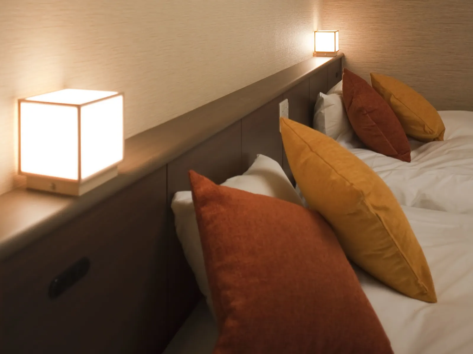 Reservable private open-air bath lit by lantern at night