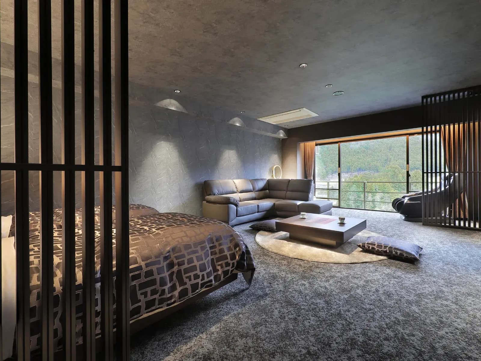 Modern Japanese-style suite bedroom