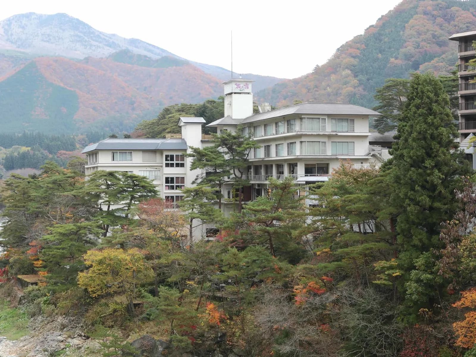 Exterior with autumn mountain foliage
