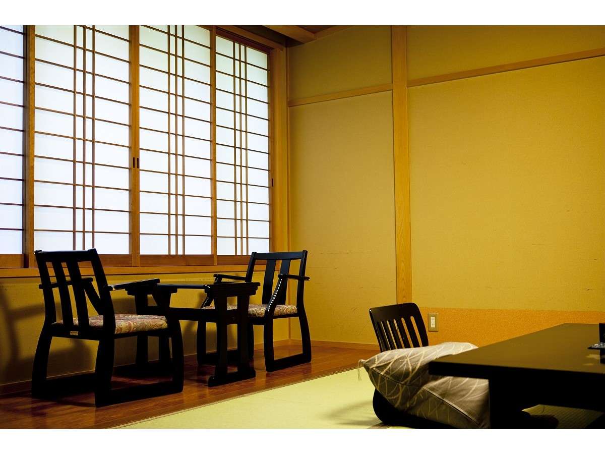 Asian-designed tatami guest room at Tsuki no Shizuku with a low dining table