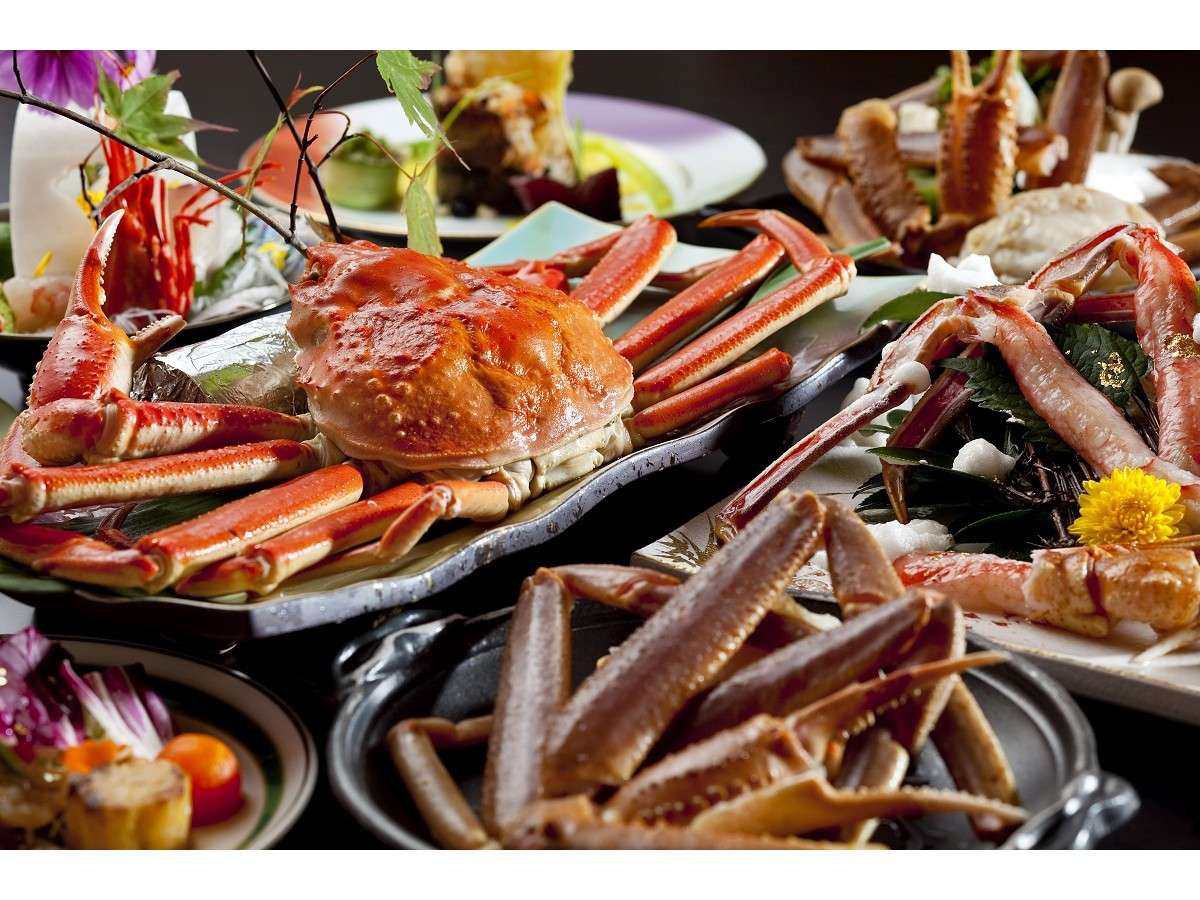 Crab kaiseki dinner spread served at Tsuki no Shizuku