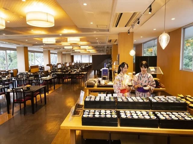 休暇村指宿 ハーフビュッフェスタイルの夕食
