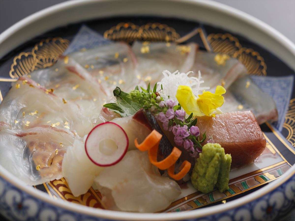 和鹿彩別邸 鮮度にこだわった金箔のお造り