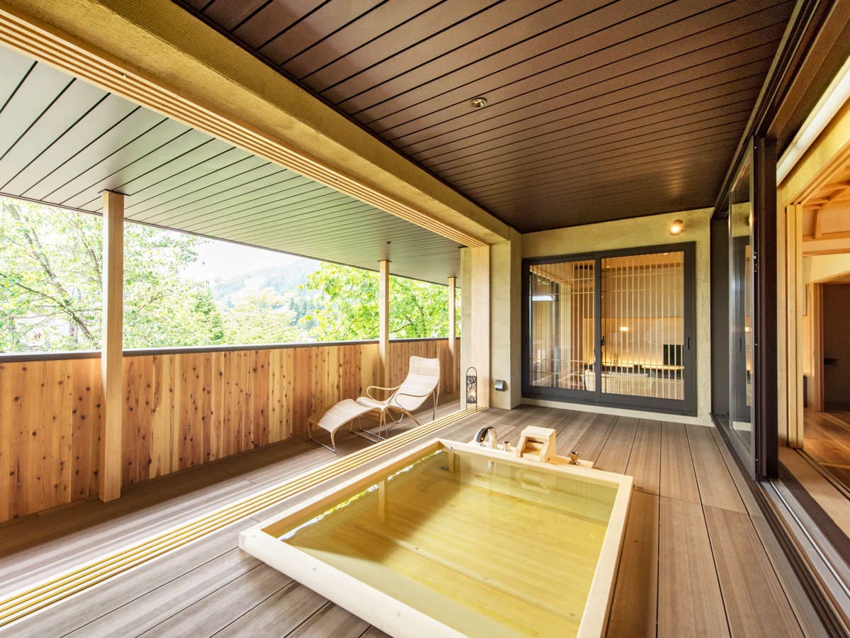 Open-air terrace cypress bath at Hakuba Hifumi overlooking the green Hakuba mountains