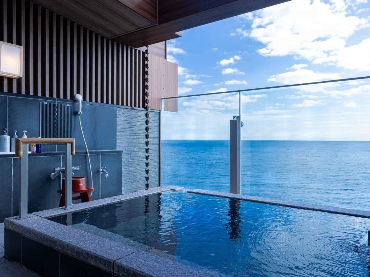 Open-air rotenburo hot spring bath overlooking the ocean at Hotel New Sagamiya, Atami Onsen