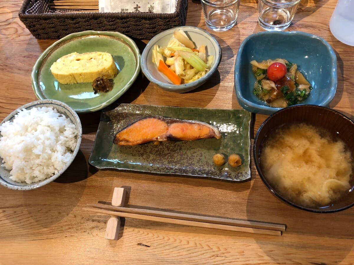 Japanese breakfast set at Ryokan Mokuzin with grilled salmon, rice, miso soup, tamagoyaki and pickles
