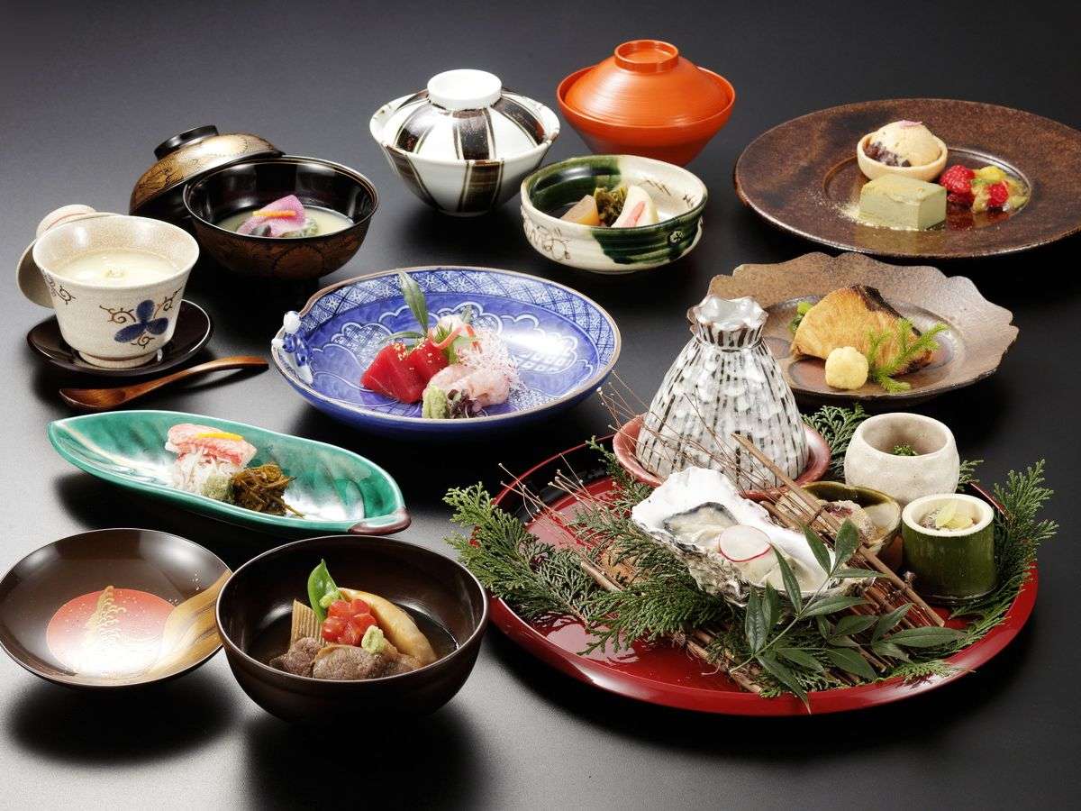 Multi-course Kaga kaiseki dinner spread with sashimi and seasonal dishes at Kinjohro ryotei in Kanazawa