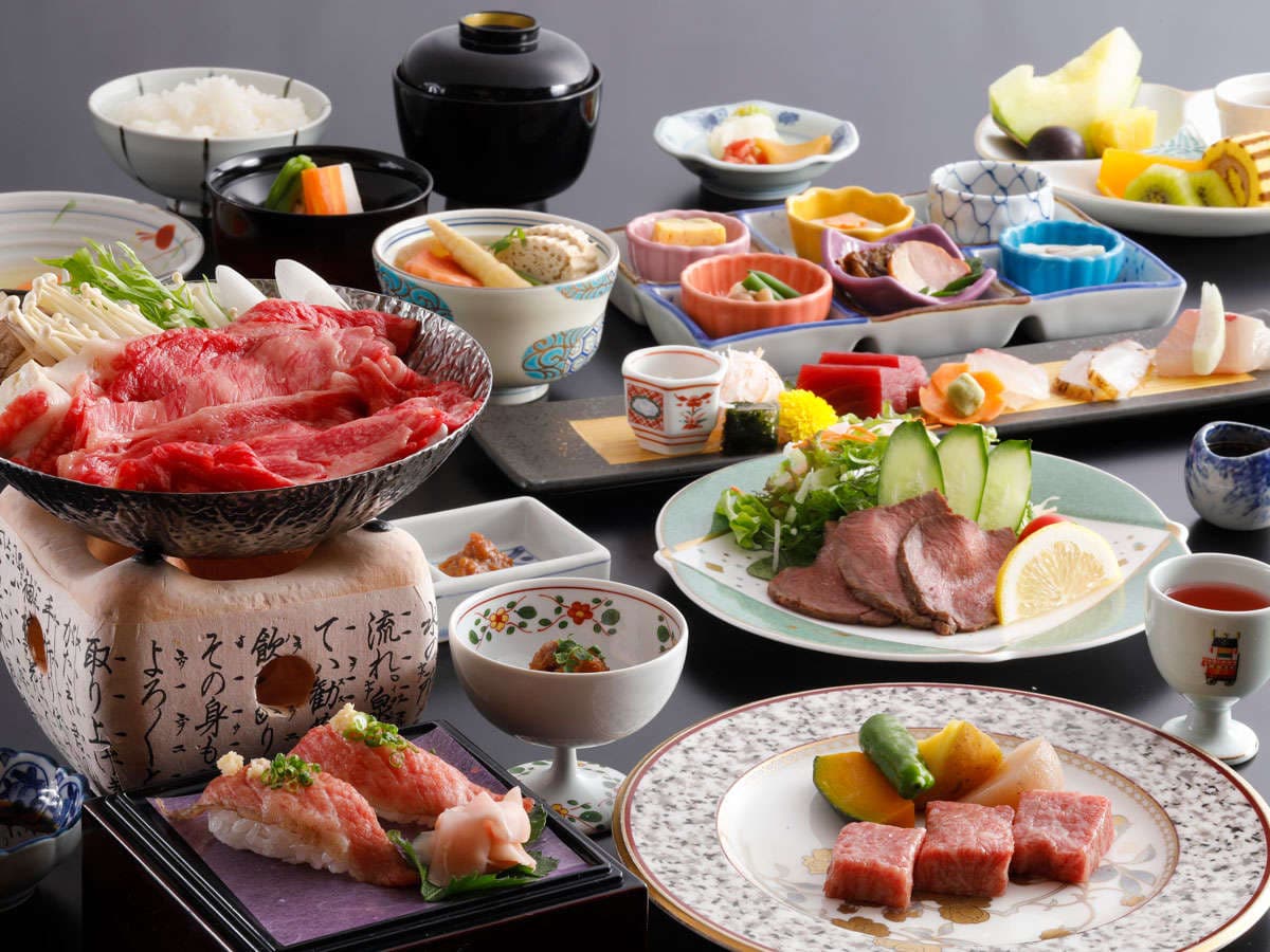 Hida beef kaiseki dinner set with sukiyaki, sushi and seasonal small dishes at Takayama Green Hotel