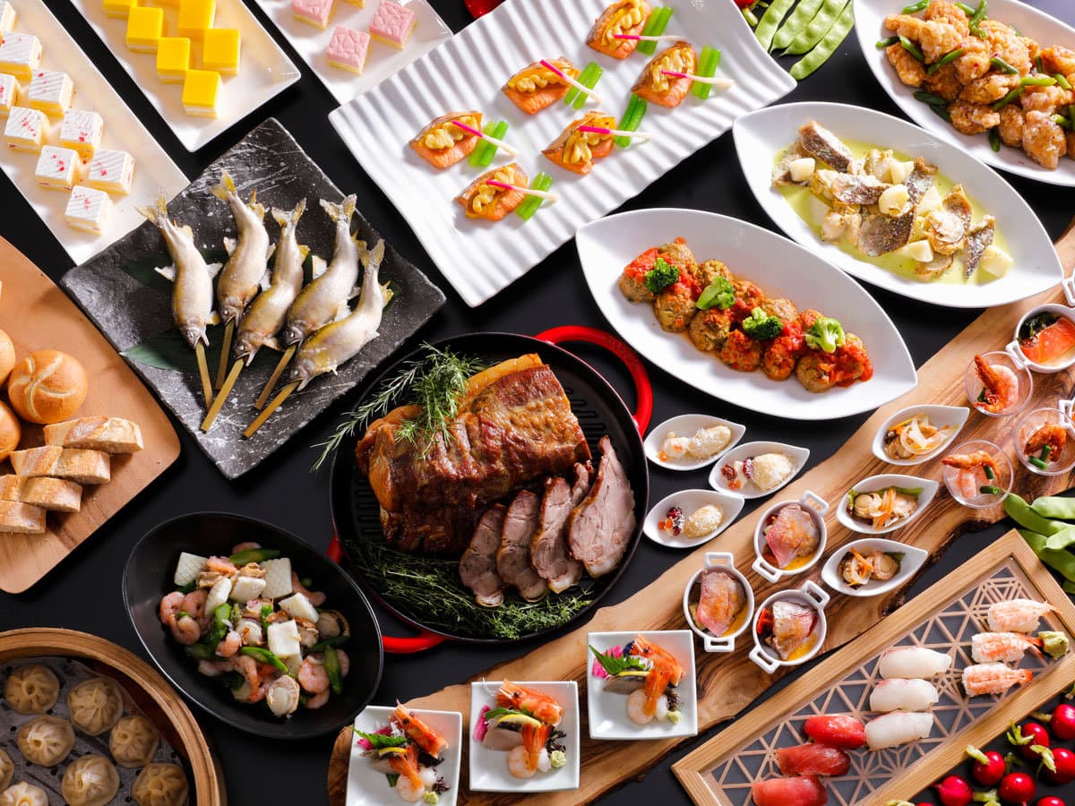 Lavish buffet spread of Hida regional dishes, roast beef, seafood and sweets at Takayama Green Hotel
