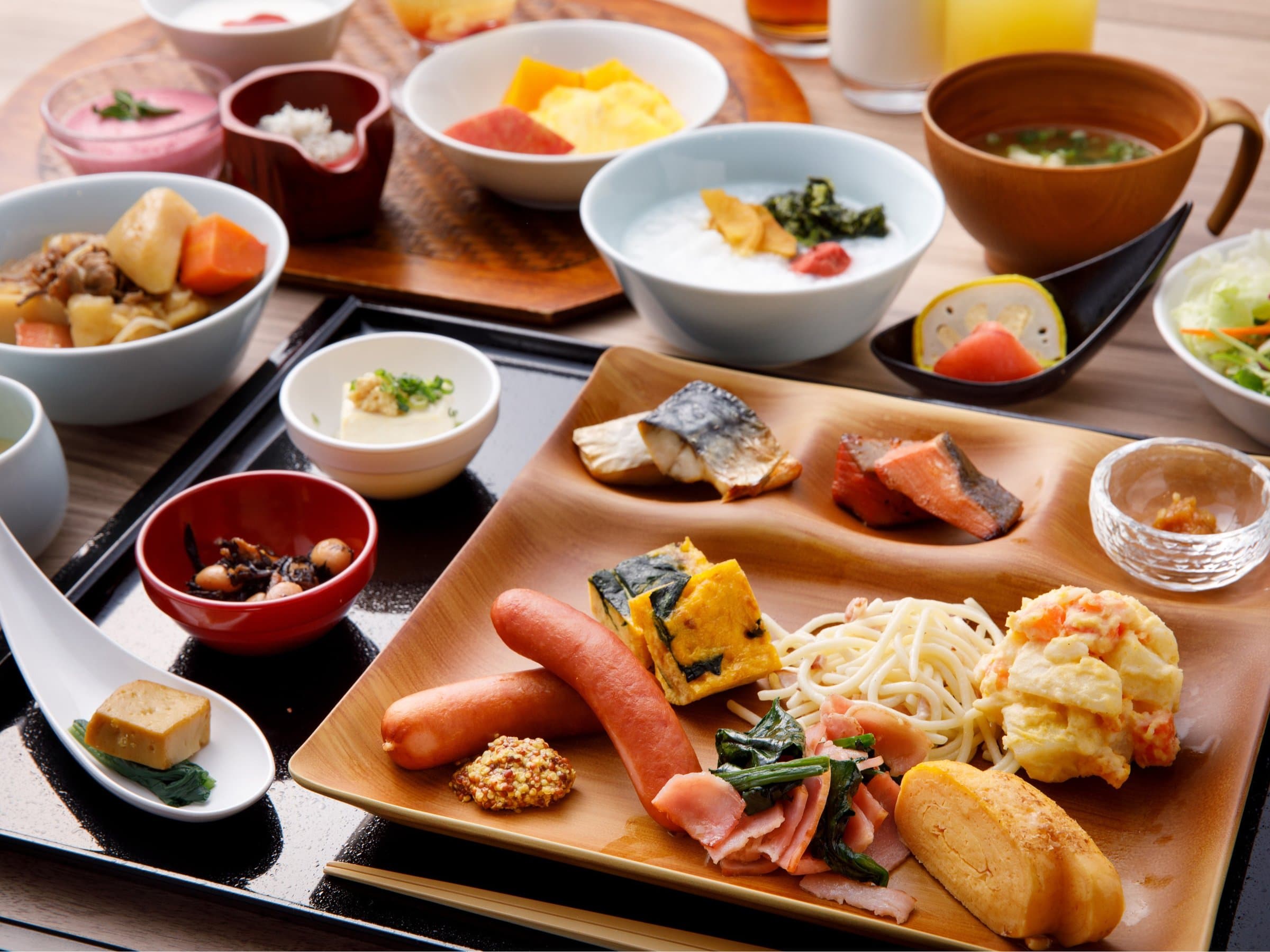 Japanese breakfast set at Yusai Bekkan with grilled fish, small side dishes, rice, miso soup and a hot pot