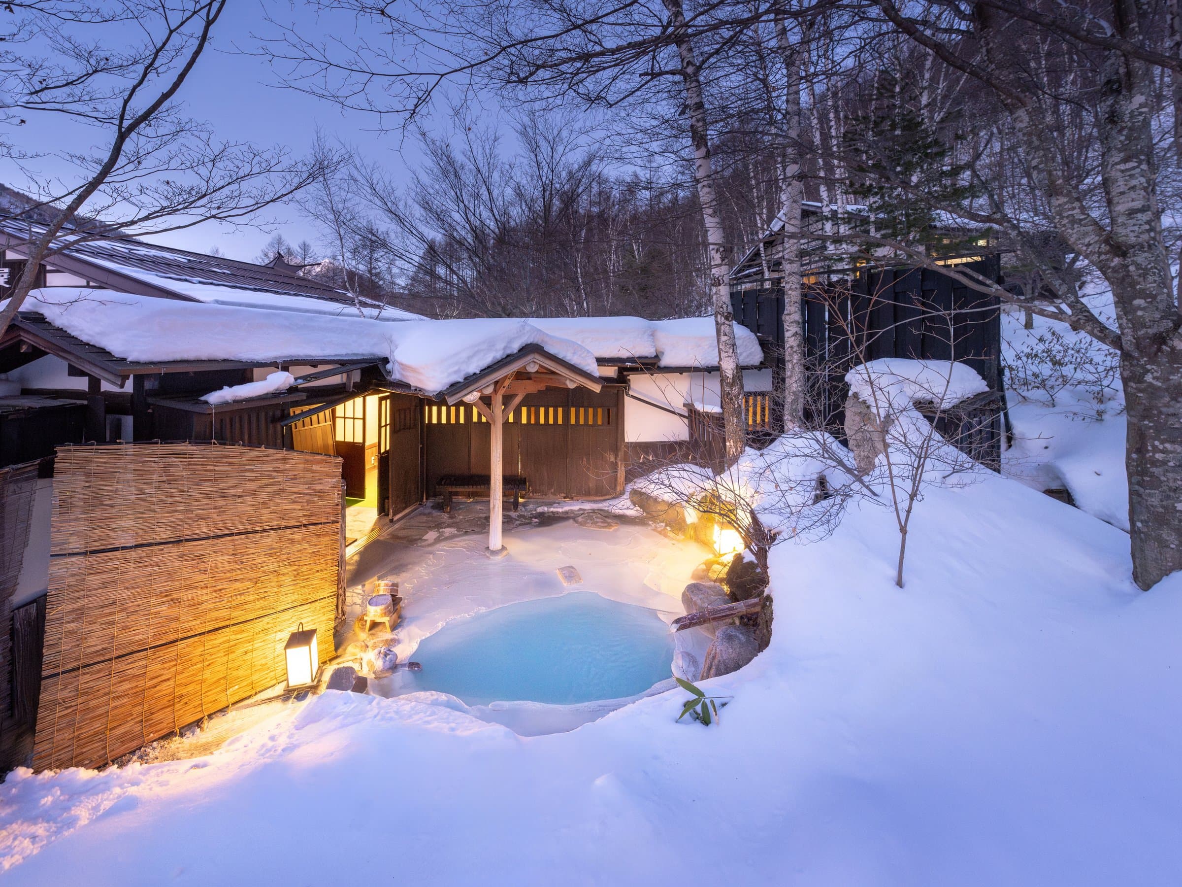 小梨の湯 笹屋 雪見露天 白濁の硫黄泉