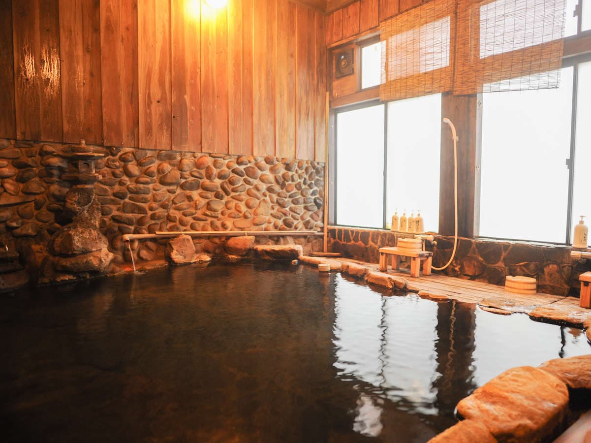 ふもと旅館 大浴場 石造りの内湯