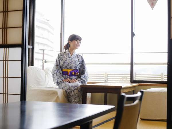 宝仙閣 浴衣で寛ぐ和室