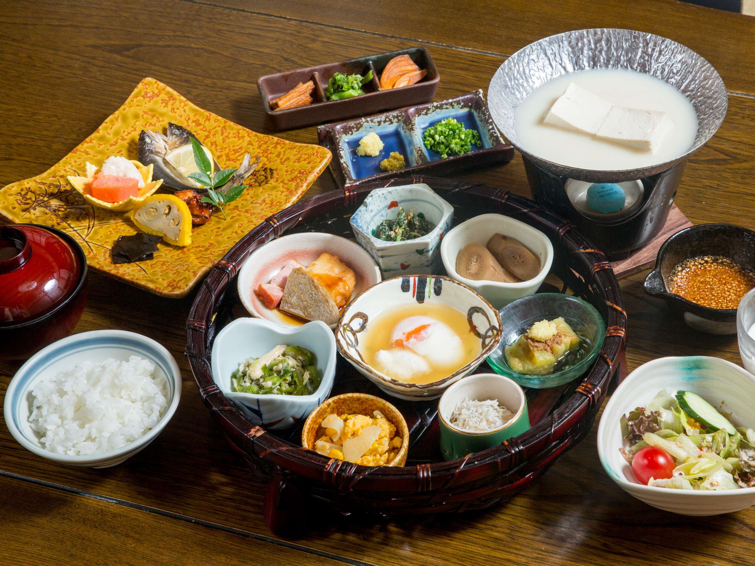 Yumerindo Japanese breakfast tray with rice, hot tofu pot and many seasonal side dishes