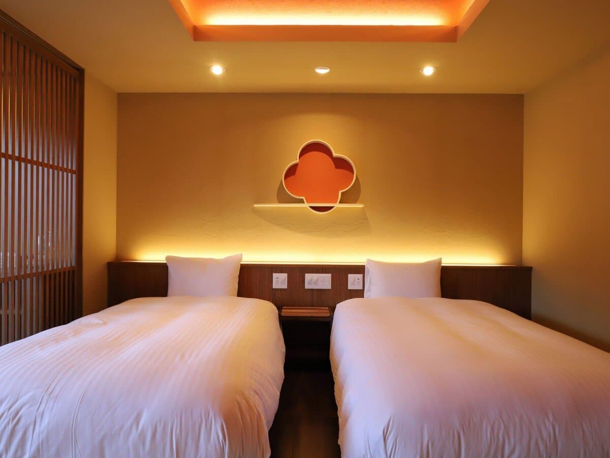 Renovated twin-bed room with plum-blossom alcove motif and indirect lighting, Yamagataya, Gero Onsen