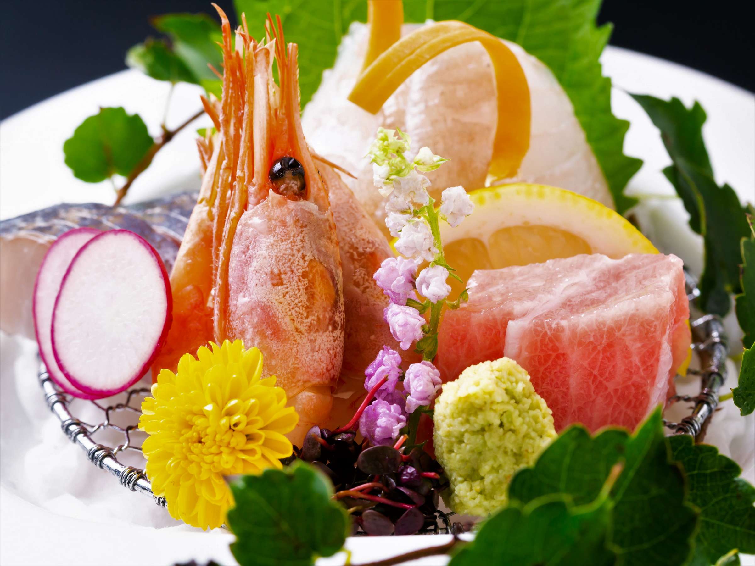 Fresh sashimi platter of tuna, sweet shrimp and white fish garnished with chrysanthemum and lemon, Kappo Ryokan Kannawa Bettei, Beppu Onsen