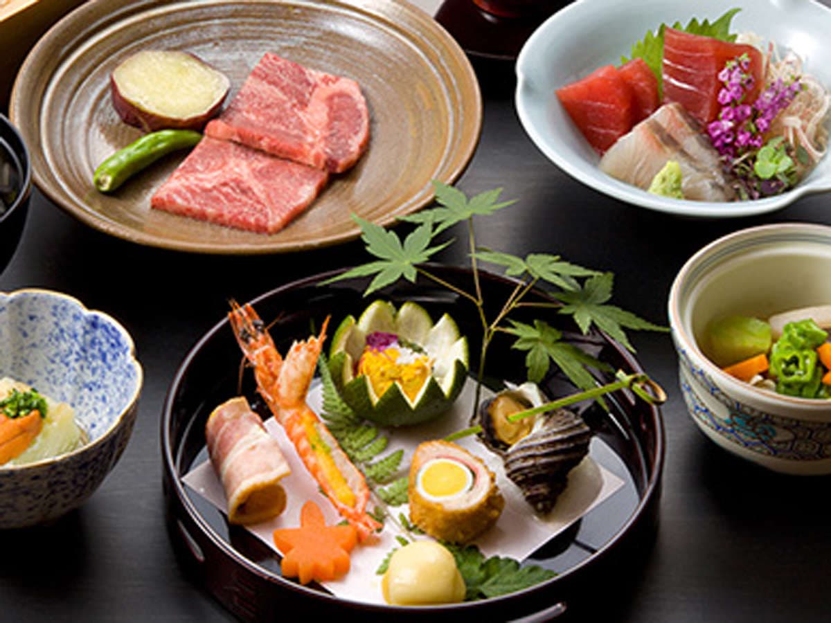 Japanese kaiseki dinner at Ryokan Kamogawa Asakusa featuring marbled wagyu beef, sashimi and assorted seasonal small dishes