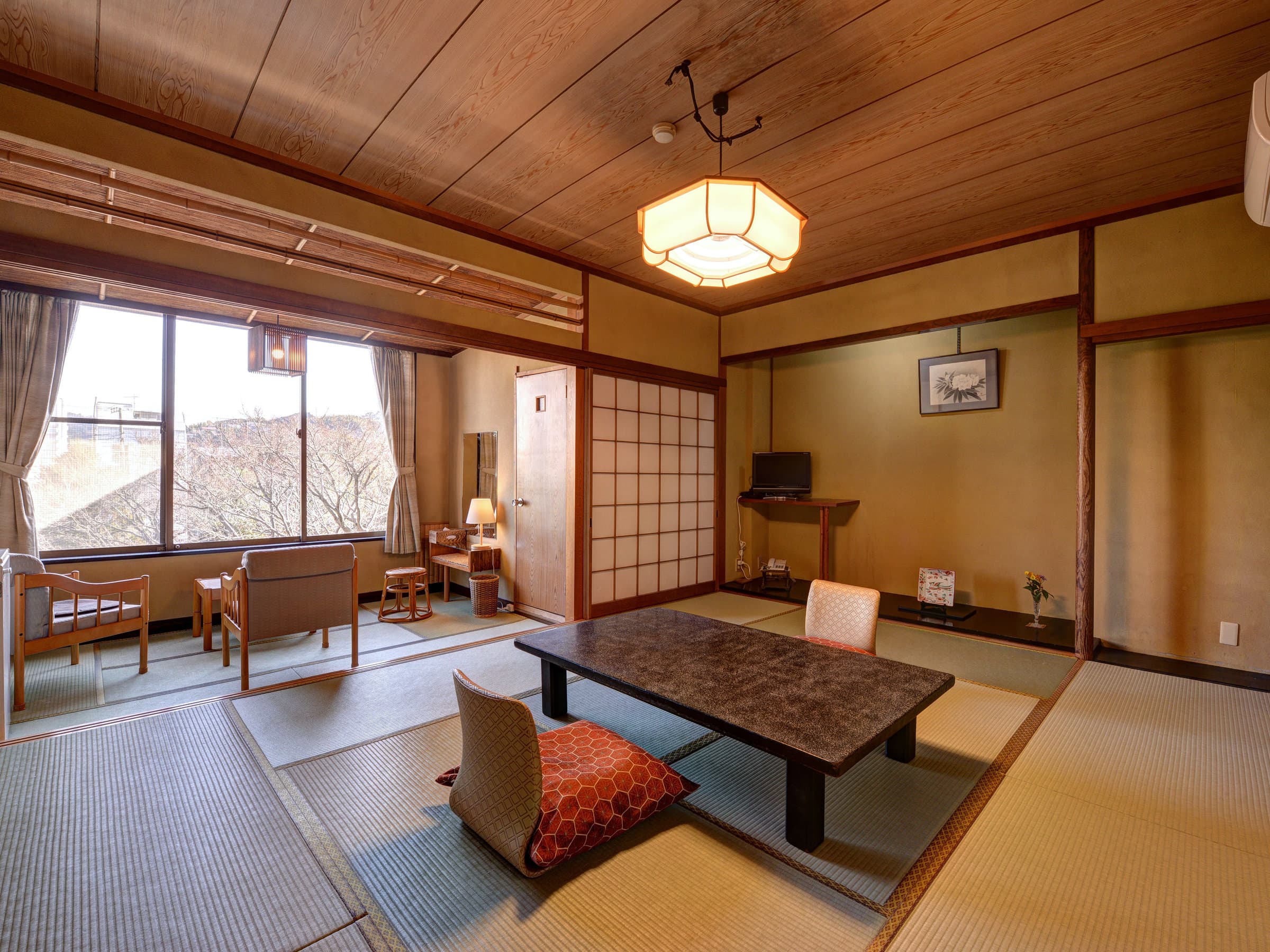 陽気館 本館和室（10畳）