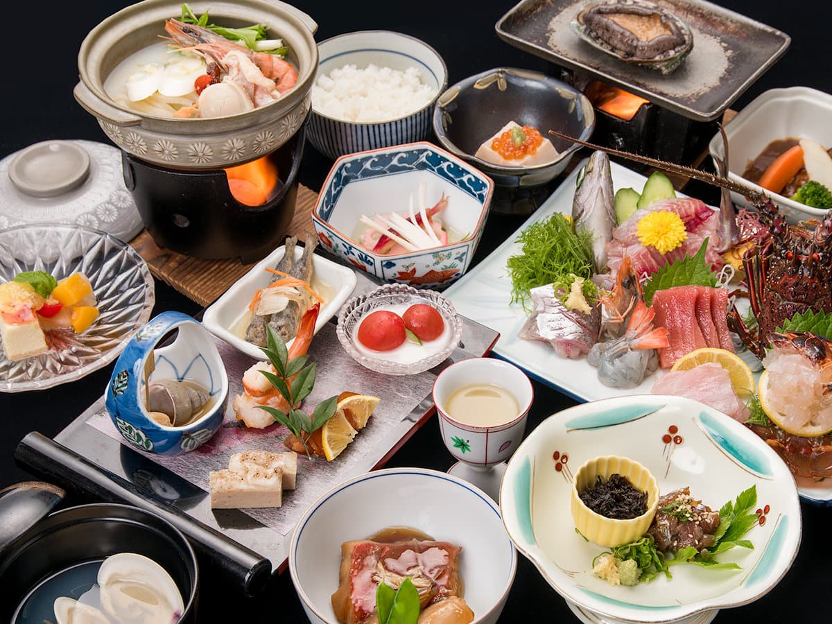 陽気館 夕食の会席料理 海鮮の盛り合わせ