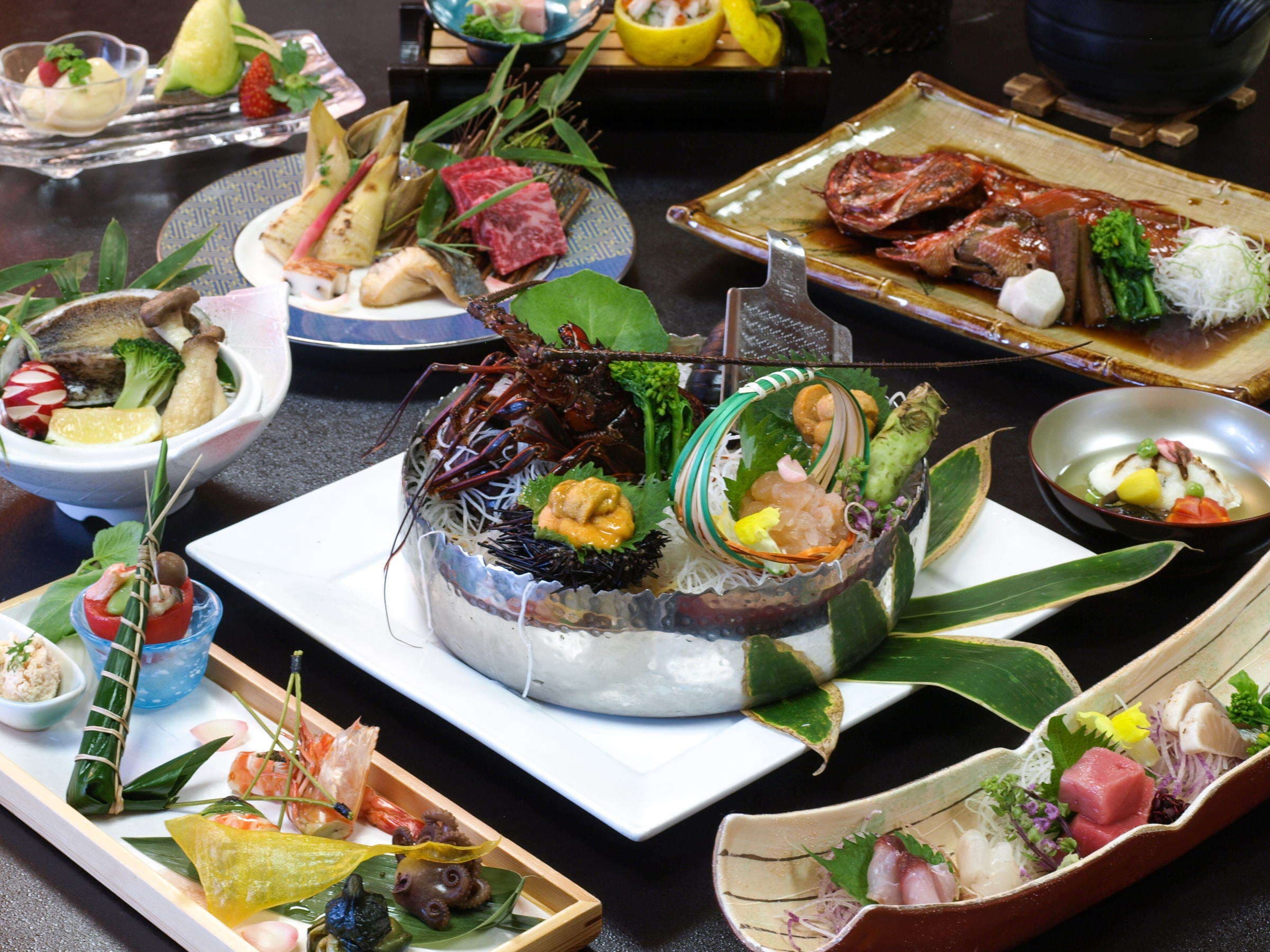 Multi-course kaiseki dinner with spiny lobster, sashimi boat and simmered seafood at Chikurinan Mizuno