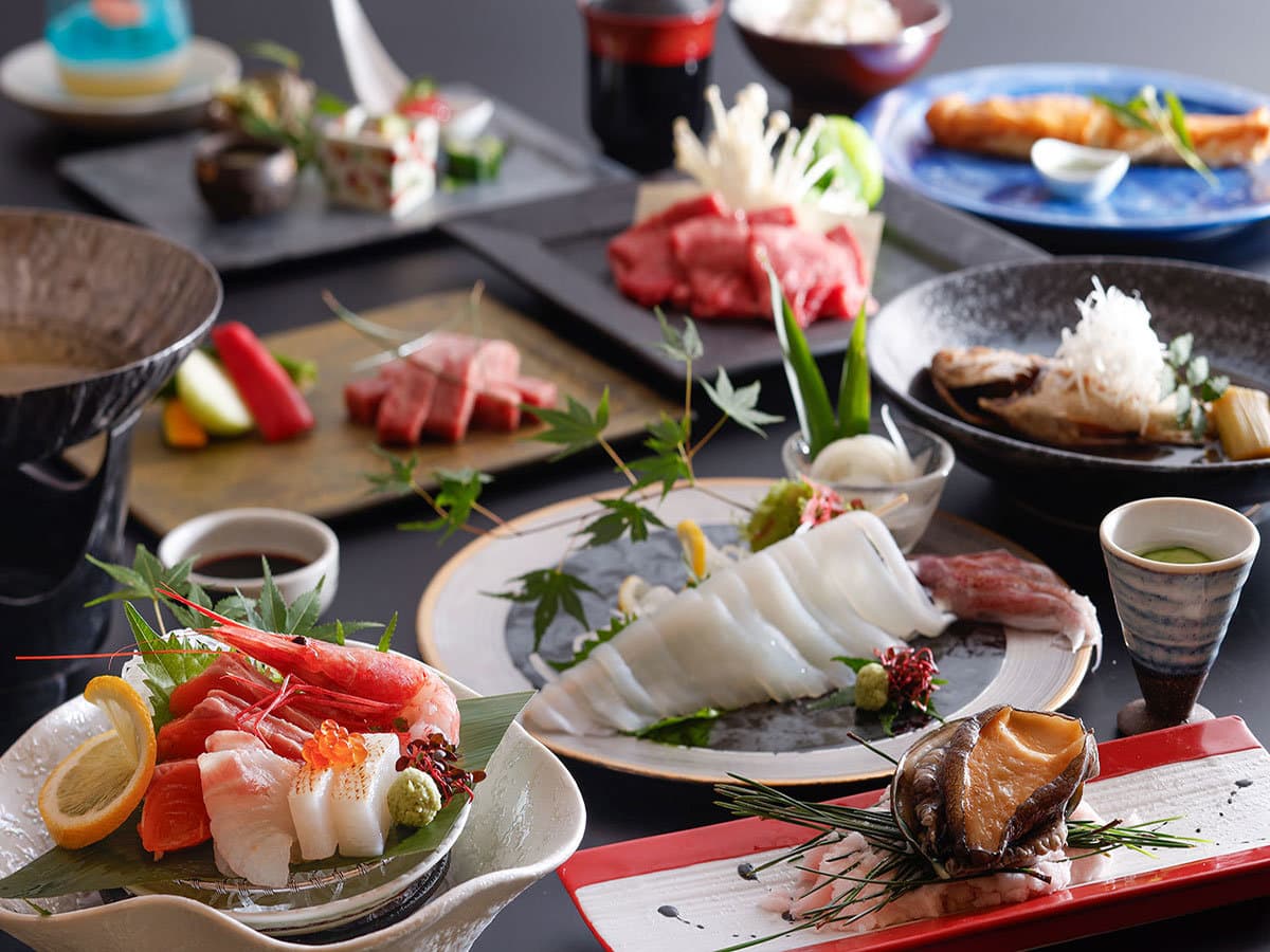 Yuraku Kinosaki kaiseki dinner course with sashimi, grilled fish and seasonal small dishes