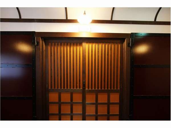 玉峰館 庭園のライトアップ