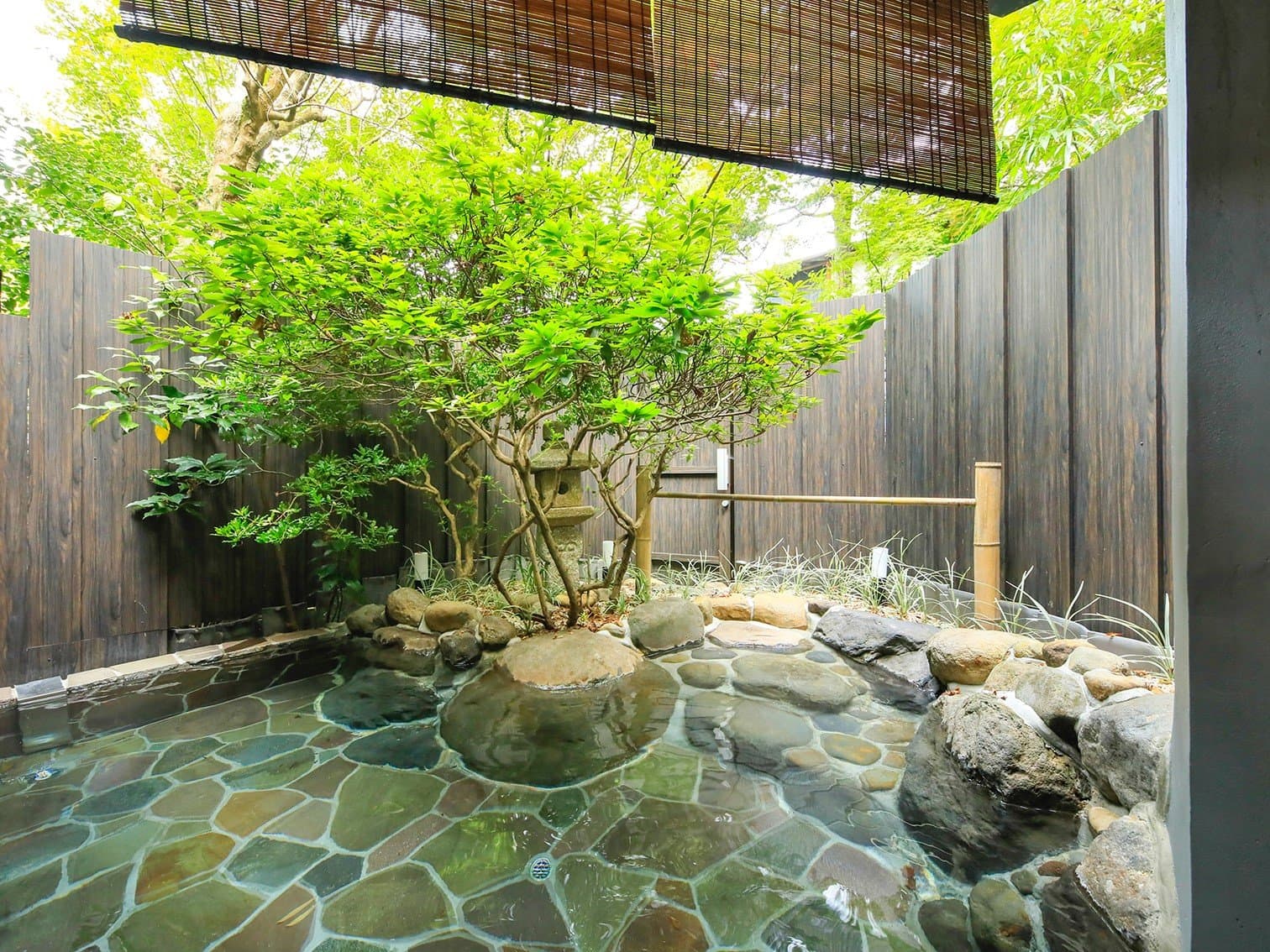 新井旅館 大浴場「黄金」