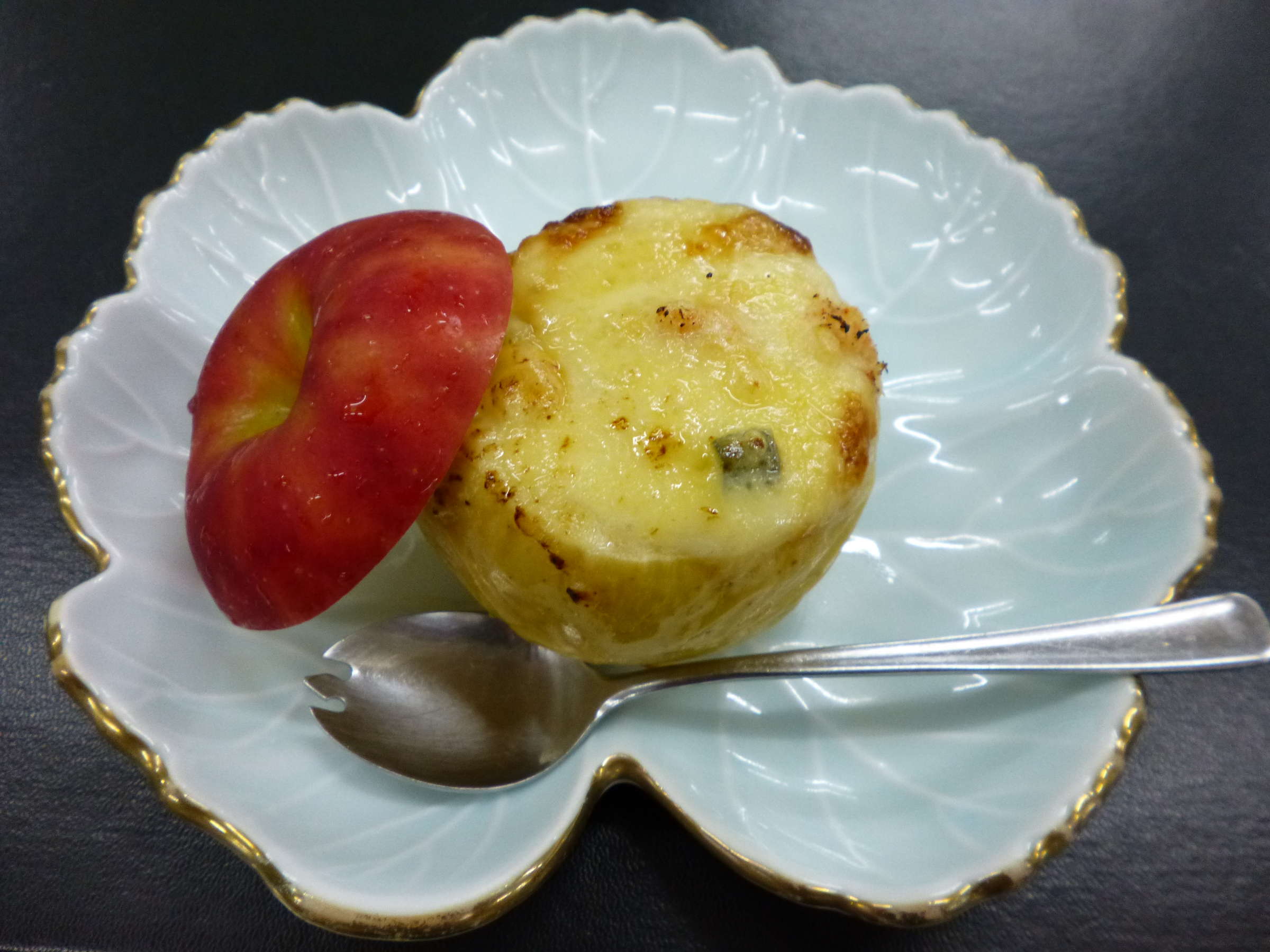 Baked gratin served in a hollowed potato with apple garnish on a celadon leaf dish at Shirafuneso Shintaku Ryokan, Shirahone Onsen