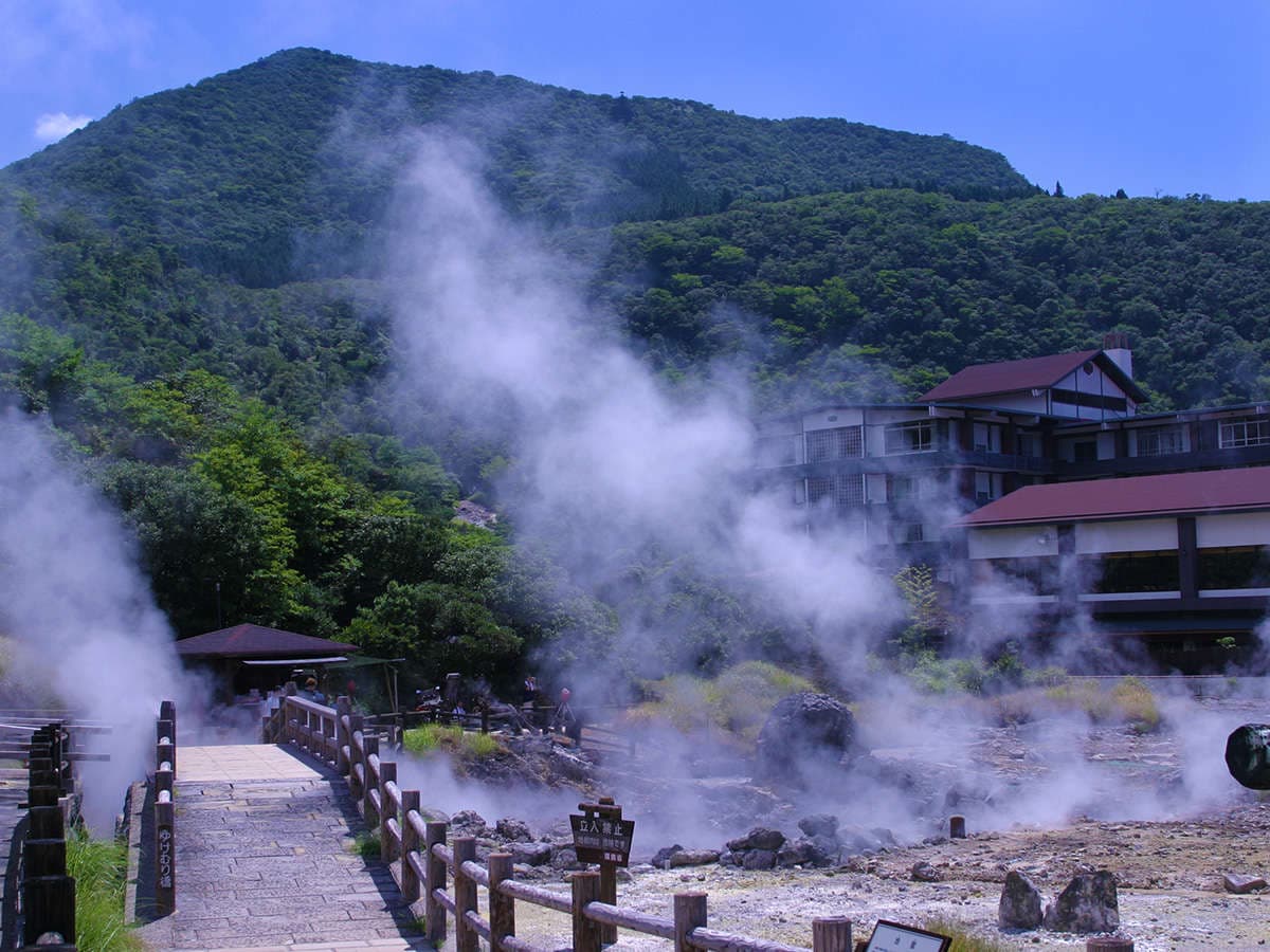 雲仙地獄 湯けむりの立ち上る景観