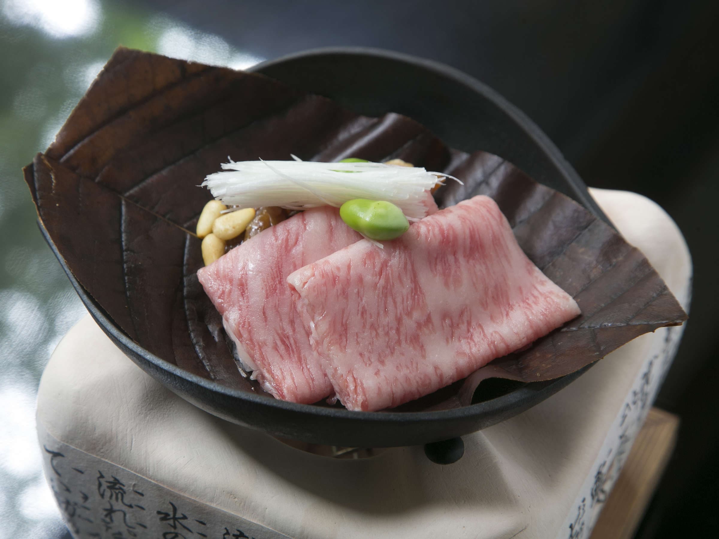 Marbled Hida beef grilled on hoba-miso magnolia leaf garnished with scallion and beans, Suimeikan, Gero Onsen