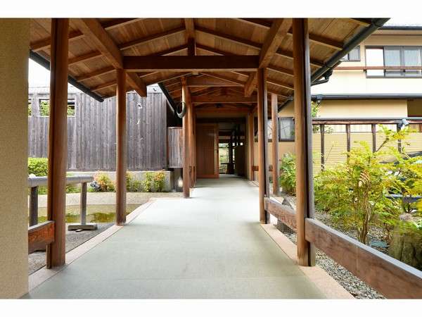 むさし野 鹿鳴山荘への渡廊下