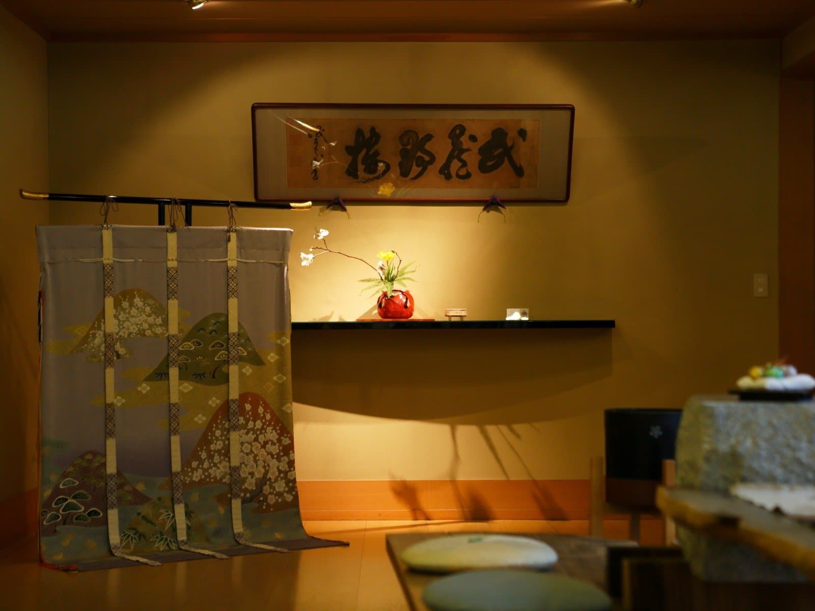むさし野 本館ロビー 山岡鉄舟の横軸