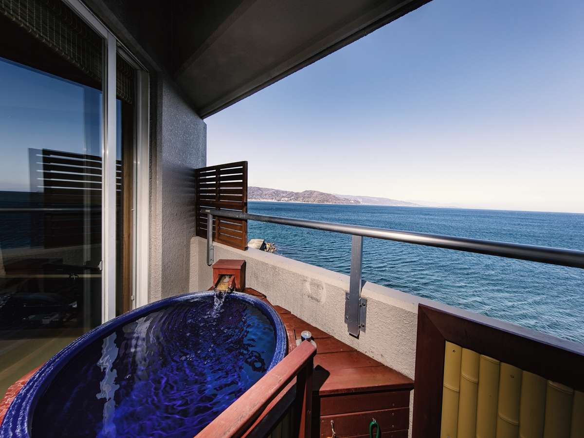 Private balcony round open-air hot spring tub overlooking Suruga Bay and the Izu mountains