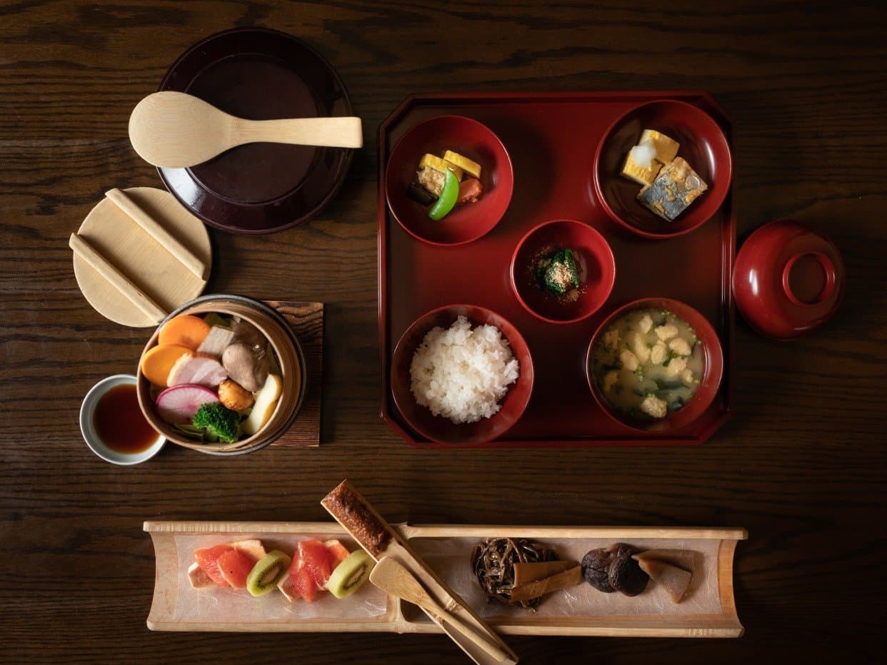 旅館 山河 朝食 地元の旬食材
