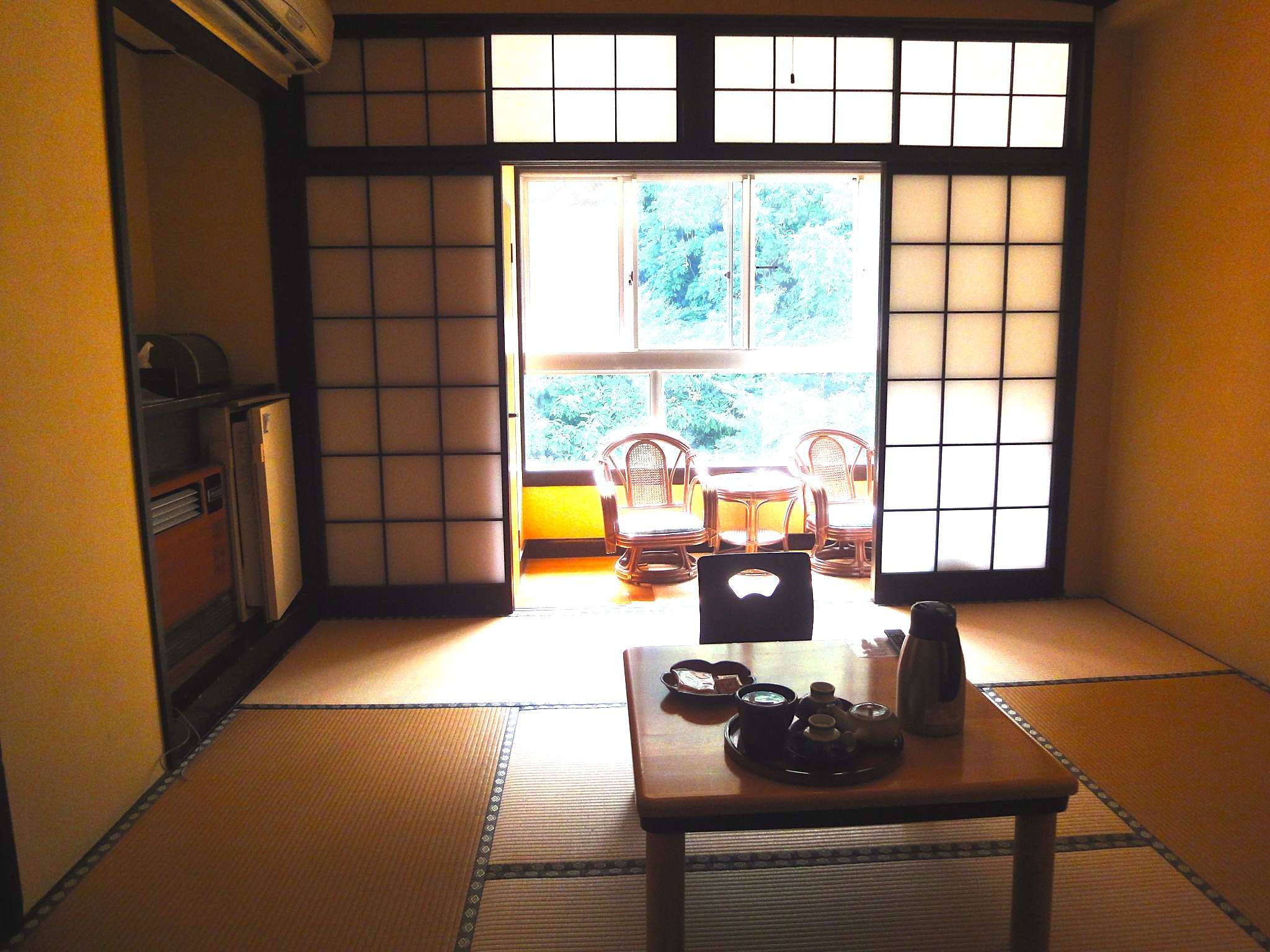 湯元四萬舘 和室客室（渓谷ビュー） © cdn.jalan.jp