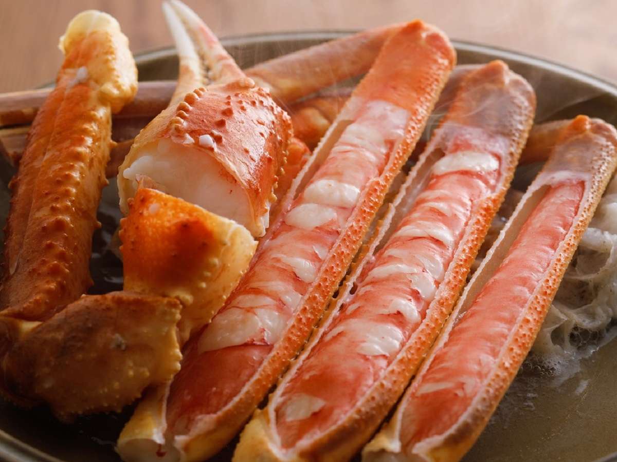 Tsuruya Ryokan Kinosaki Onsen kaiseki dinner with snow crab legs plated on a ceramic dish