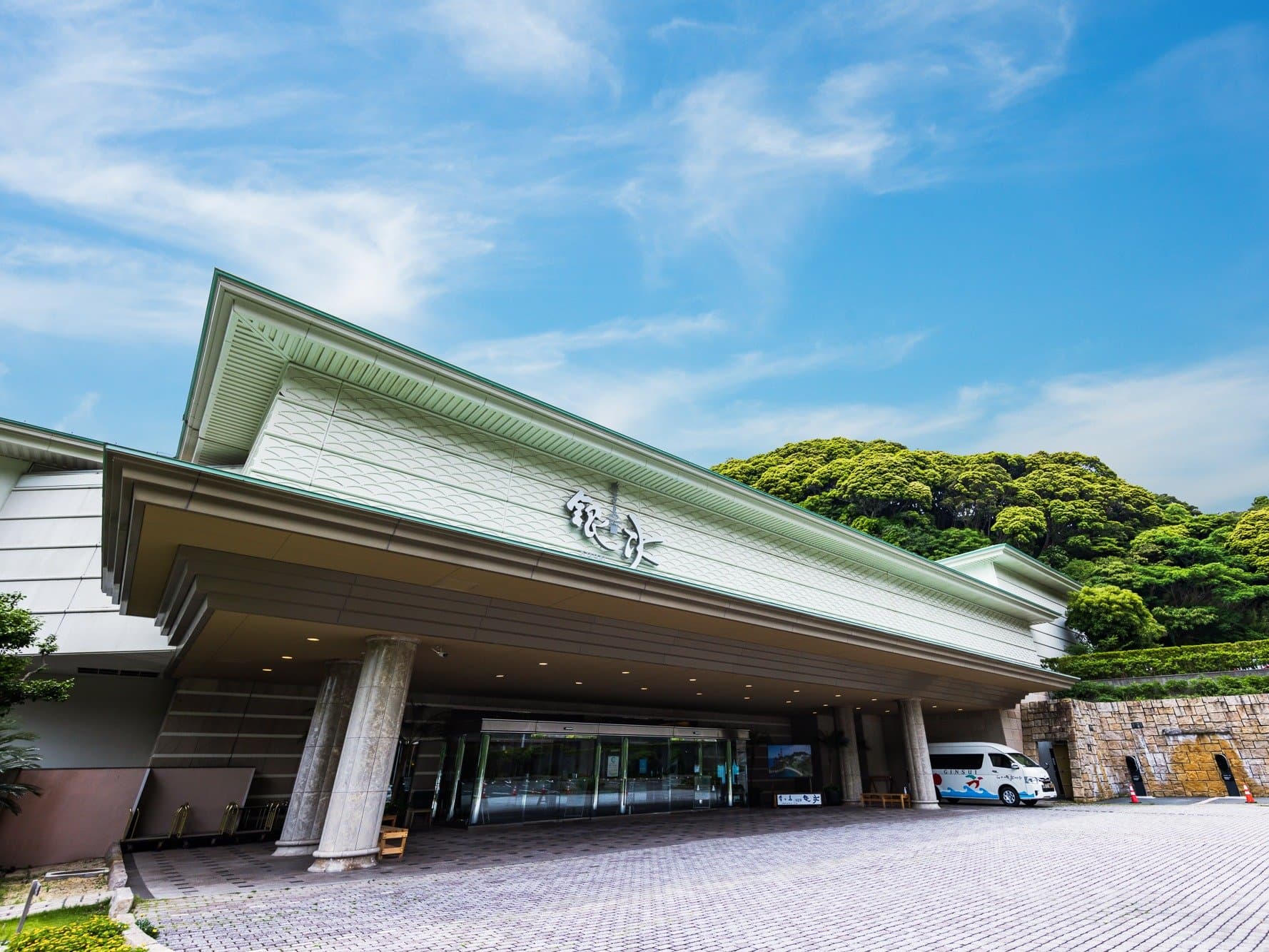 堂ヶ島ニュー銀水 玄関アプローチ