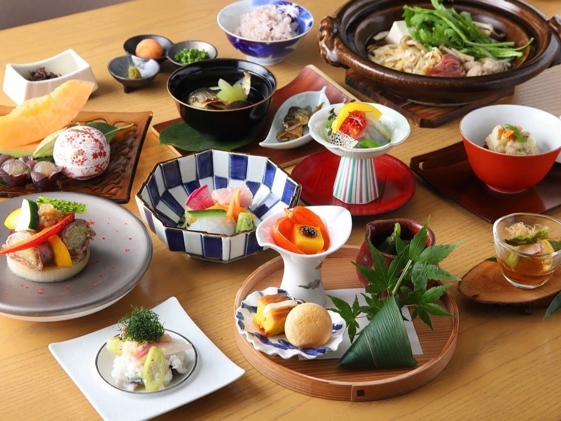Multi-course kaiseki dinner at Bisei Yufuin with sashimi, simmered dishes and a clay hotpot