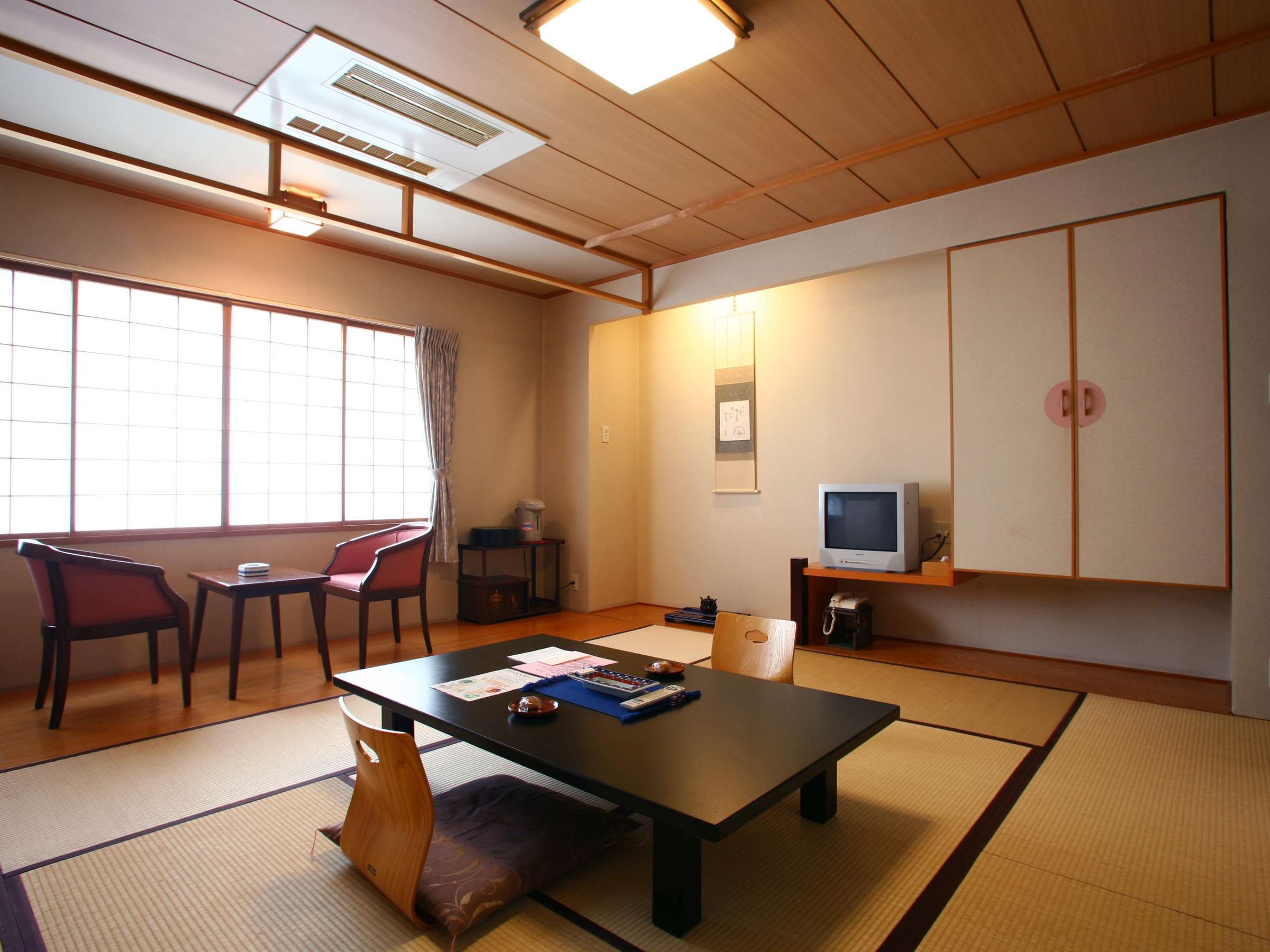 Traditional tatami guest room with low table, floor seating and alcove at Tamanoyu ryokan in Noboribetsu Onsen