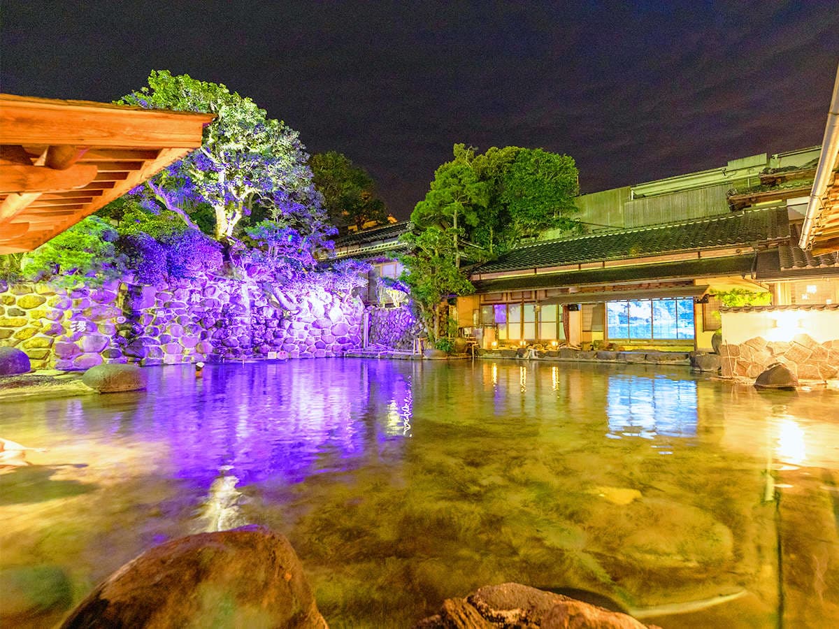 湯之助の宿 長楽園 ライトアップされた120坪庭園露天風呂