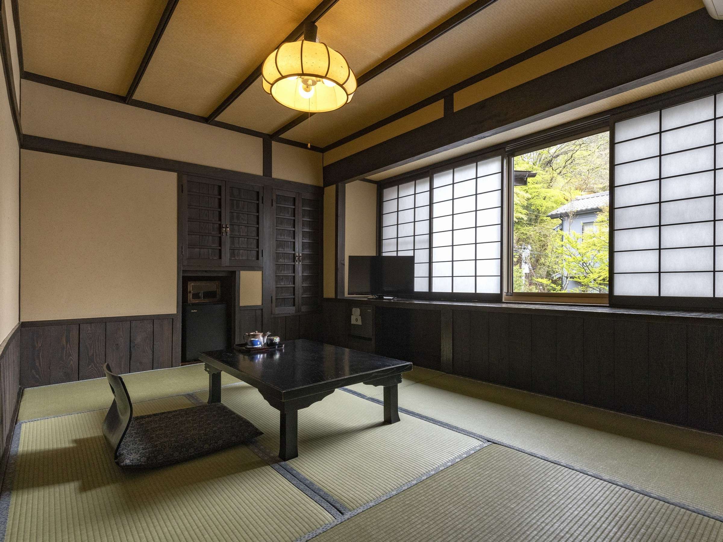 Okyakuya compact traditional Japanese-house tatami guest room