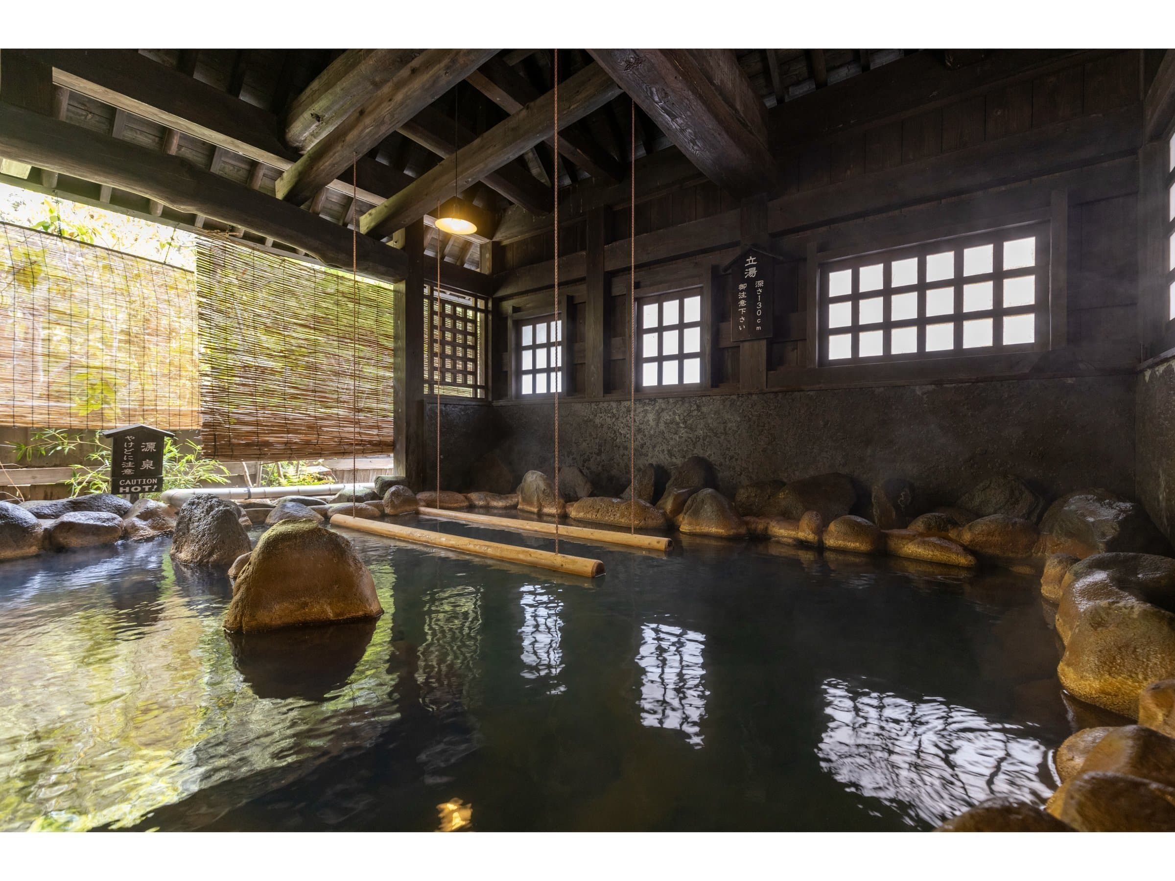 Okyakuya Sato-no-yu guests-only half-open-air standing hot spring bath