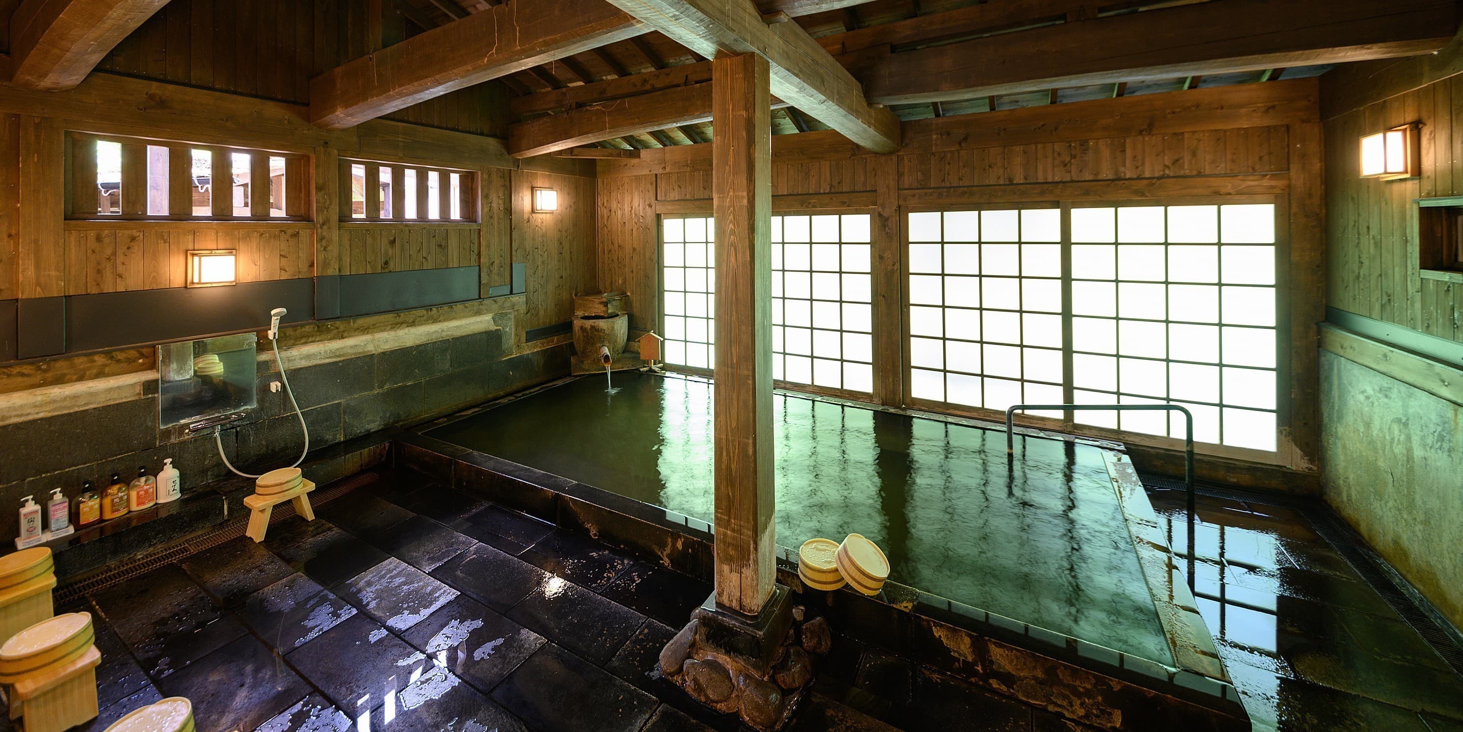 Yumerindo Nadeshiko-no-yu wood-clad indoor onsen bath with central pillar and bright shoji windows