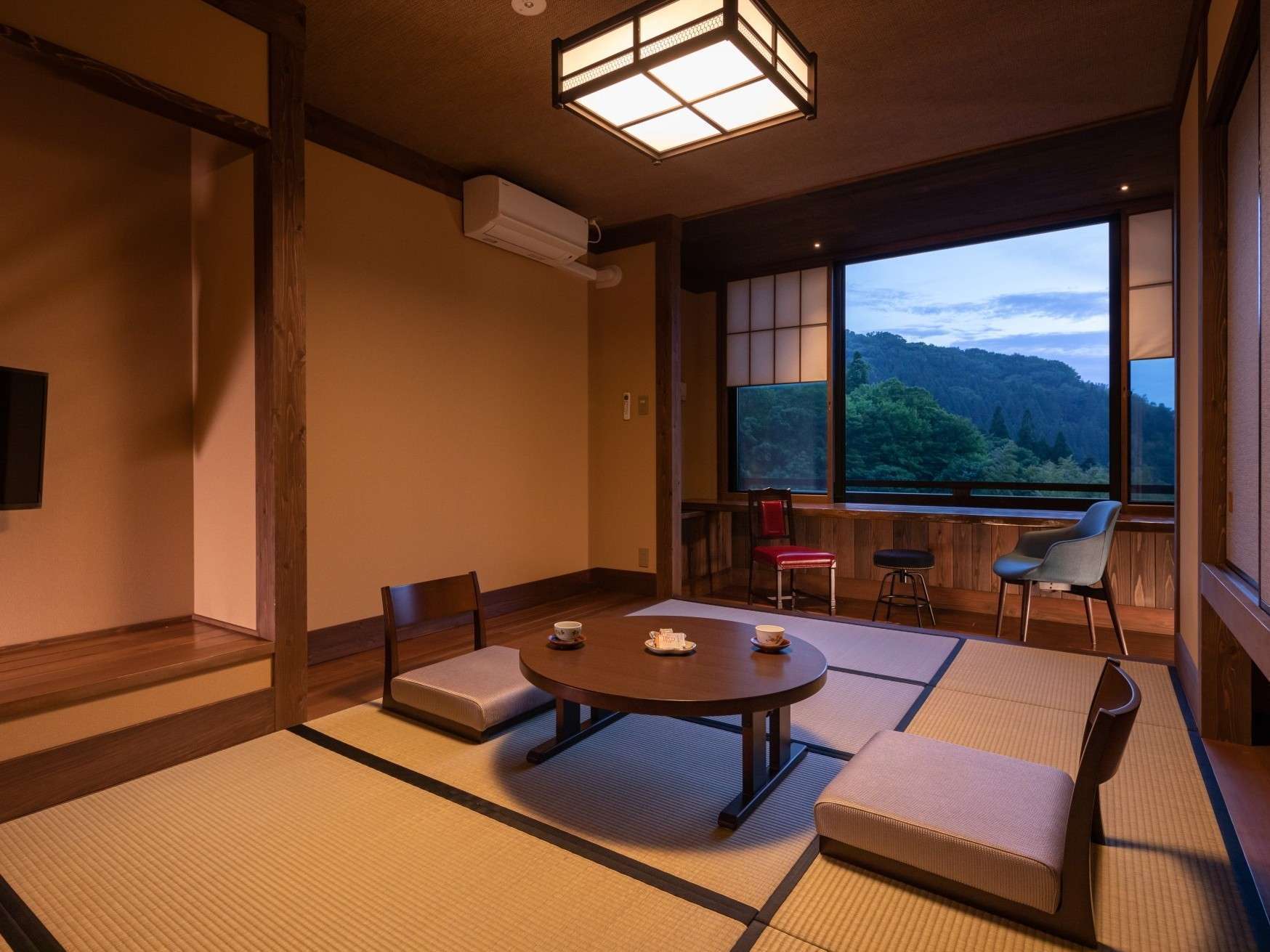 Alternate Japanese-style guest room at Ryokan Nanjoen