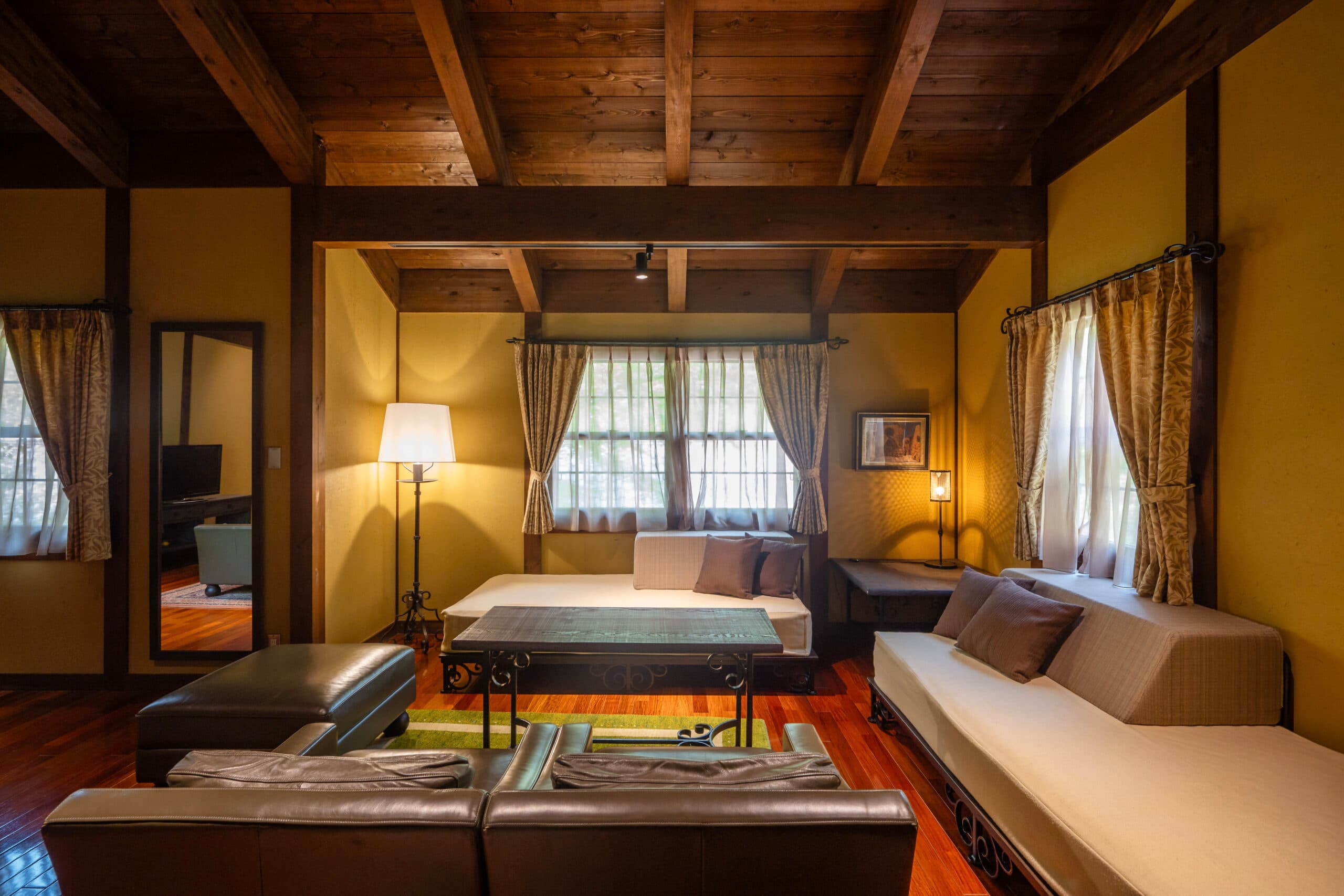 Classic twin-bed villa bedroom with vintage artwork and warm lighting at Arima Sanso Gosho Bessho