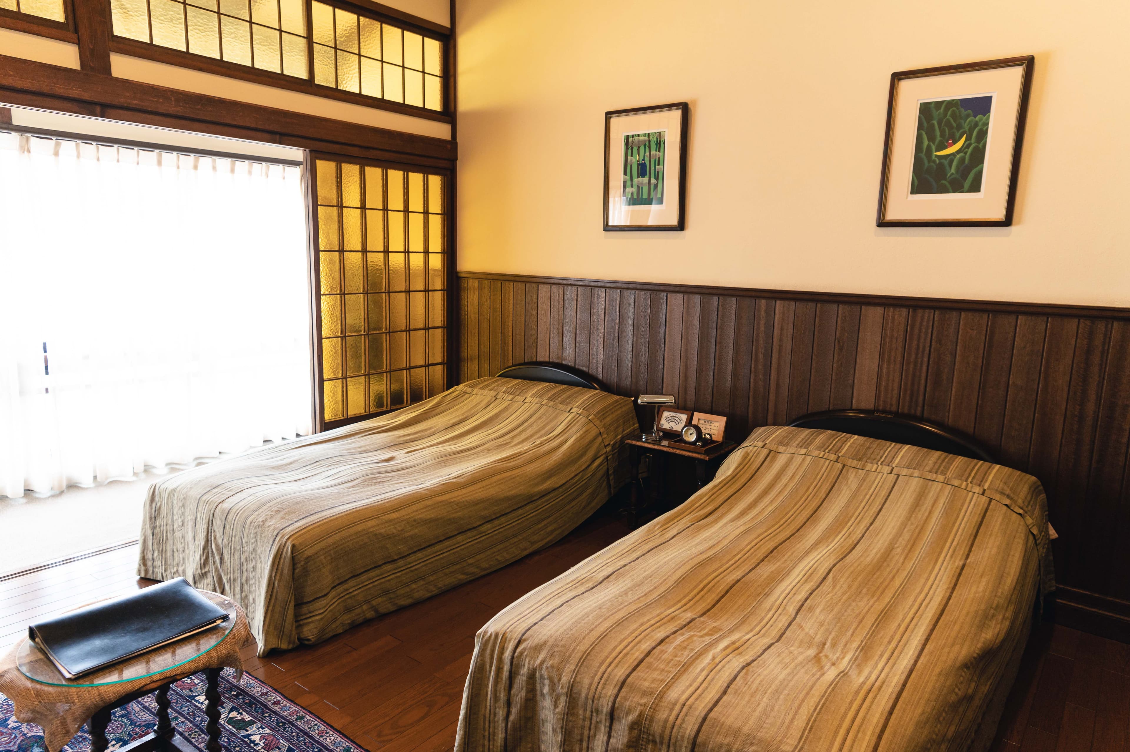 Twin-bed guest room with garden-view shoji windows and antique wood paneling at Hotel Hanakoyado, Arima Onsen