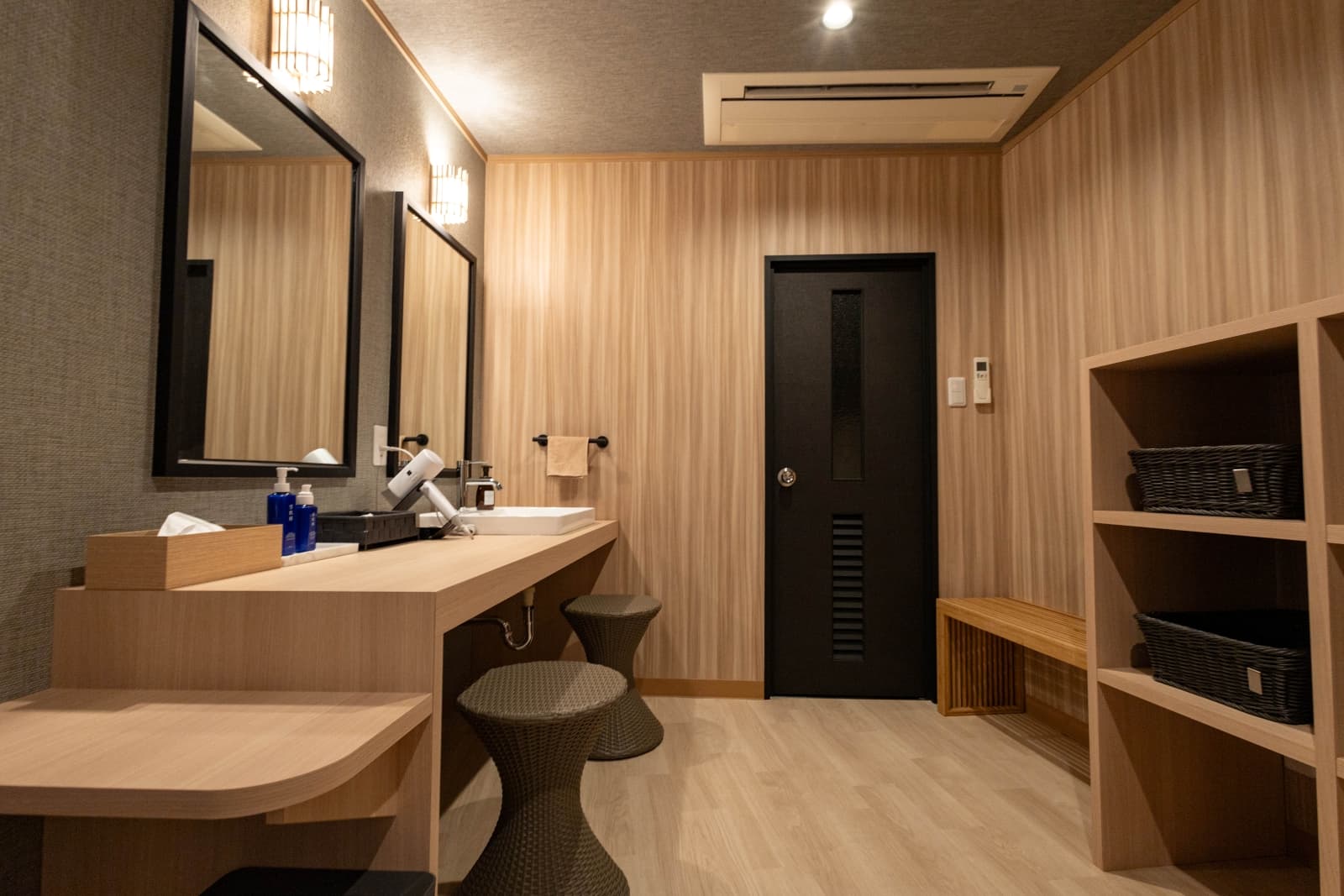 Second 'Akari' kashikiri bath with warm interior lighting at Senomoto