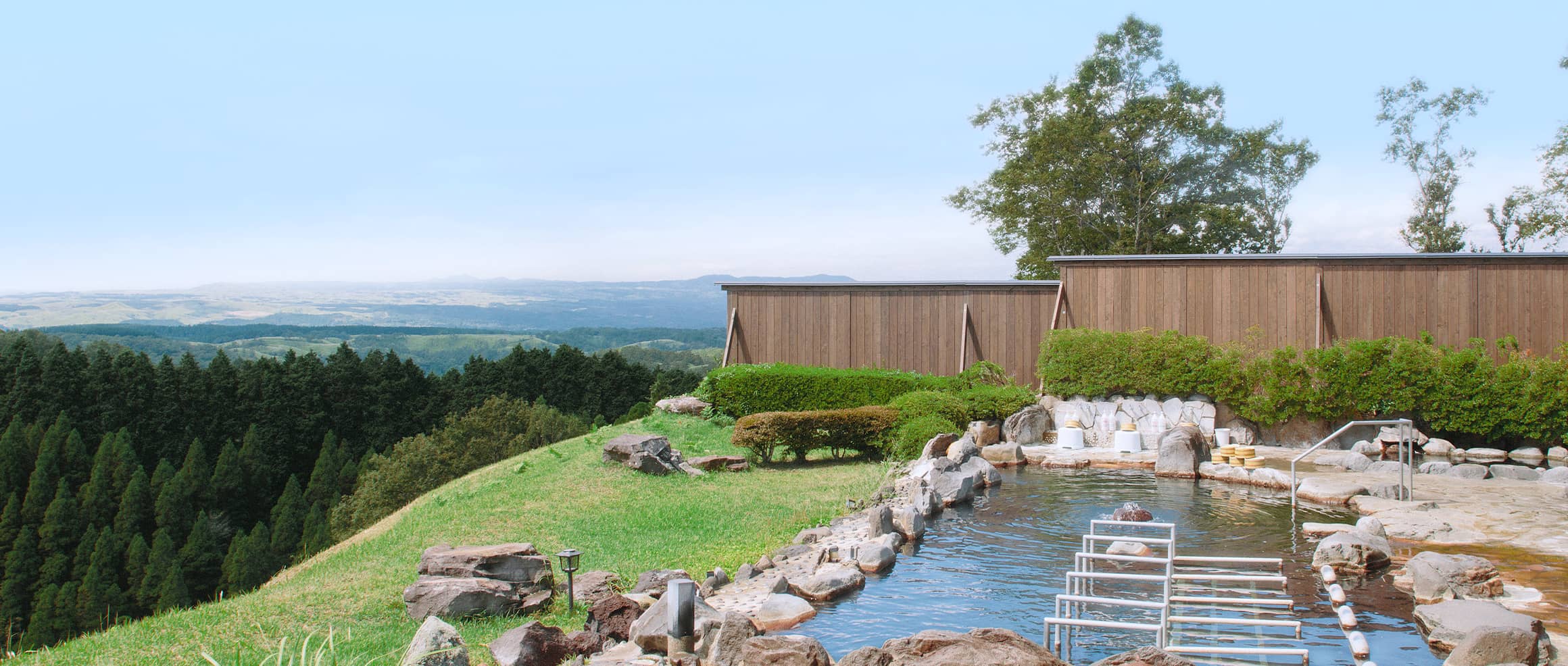 Steaming hot-spring bath with mountain backdrop at Senomoto Highland's Hotel