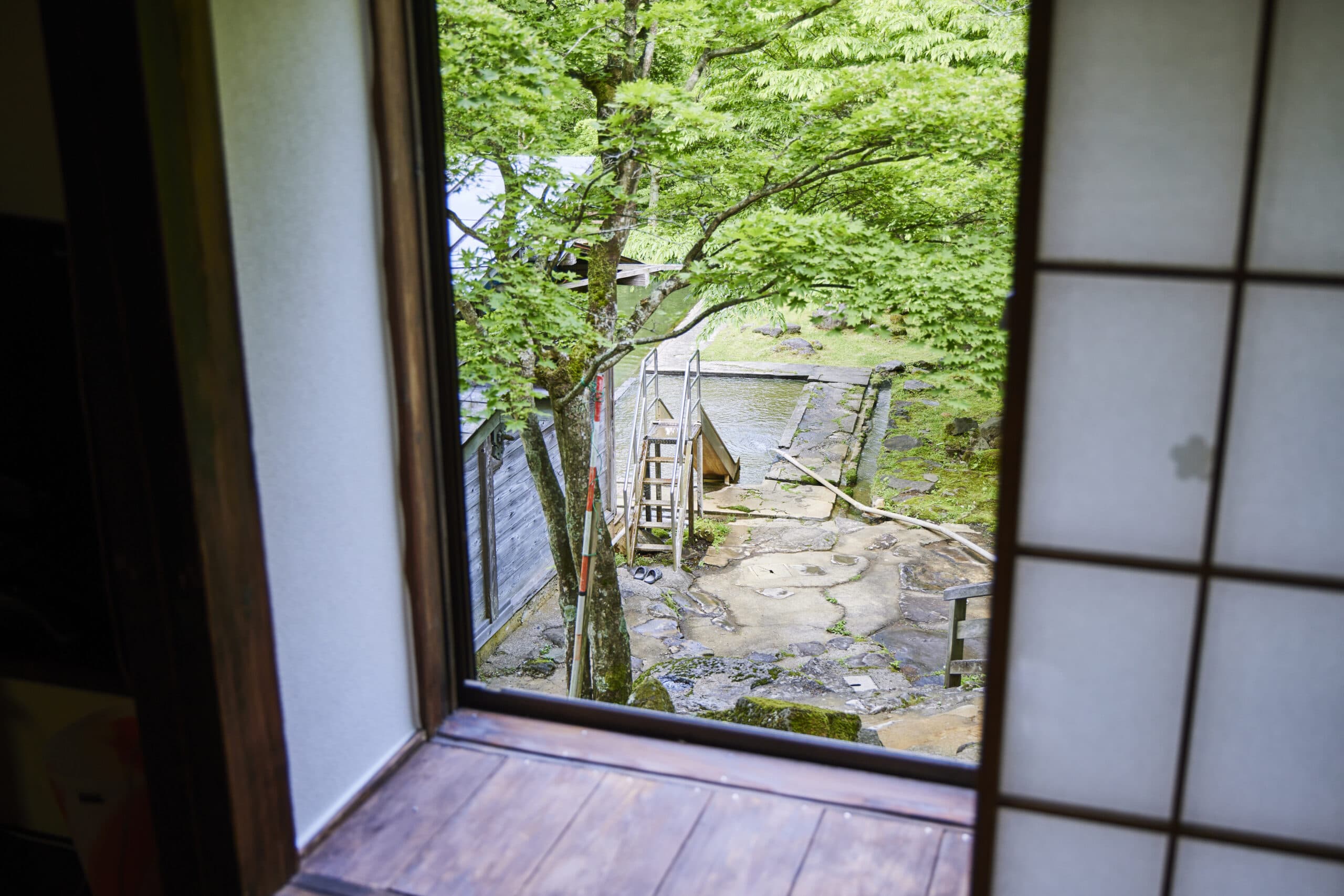 Tatami room opening onto the wooden veranda and garden