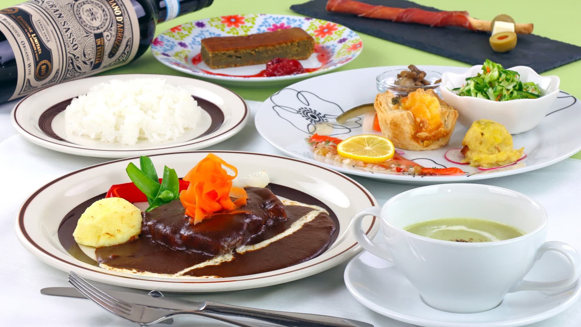 Western-style course dinner with demi-glace beef, rice, soup and an hors-d'oeuvre plate at Vent Vert